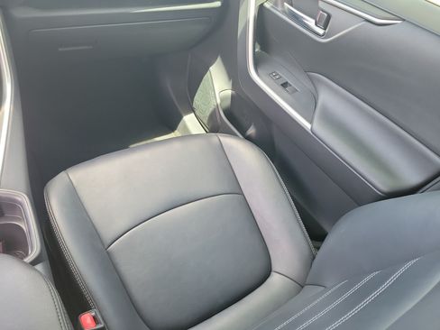 Used 2019 Toyota RAV4 XLE Premium FWD image 17
