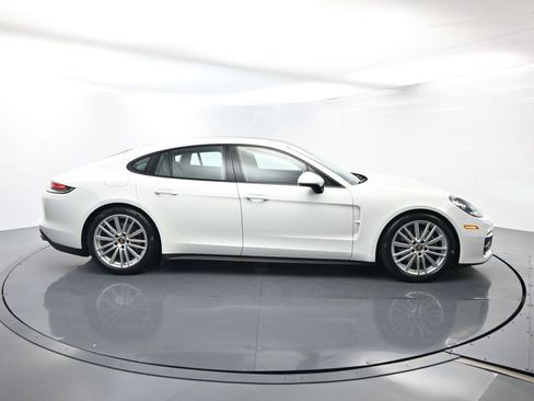 Used 2022 Porsche Panamera image 16