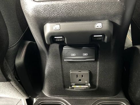 Used 2025 Jeep Gladiator Mojave w/ Convenience Group AWD/4WD image 19