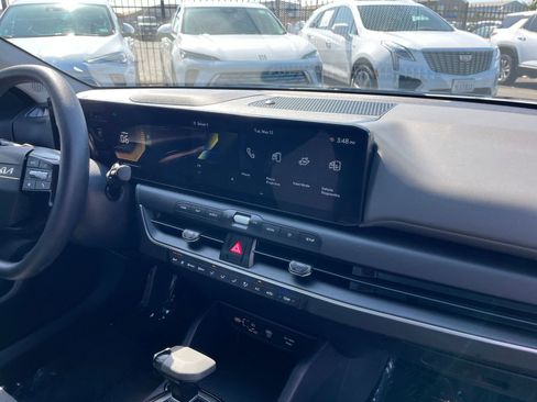 Used 2025 Kia K4 FWD image 17