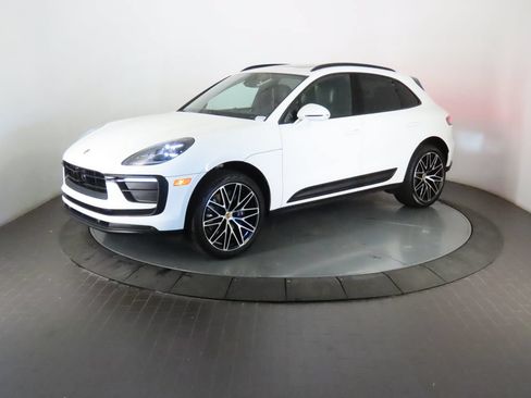 Certified 2026 Porsche Macan AWD/4WD image 1