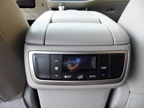 Used 2019 Toyota Highlander FWD V6 image 54