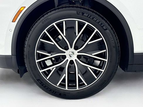 New 2026 Porsche Macan Electric image 32