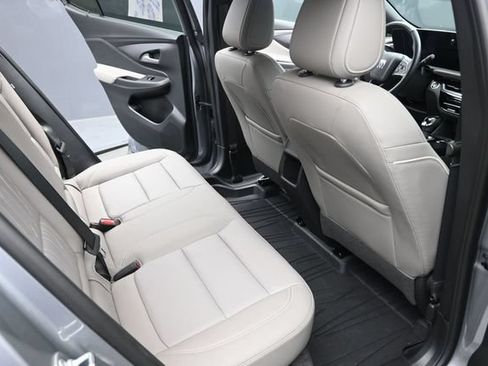Used 2025 Buick Envista Avenir FWD image 18