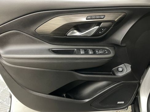 Used 2022 GMC Terrain SLT w/ Infotainment Package II AWD/4WD image 27