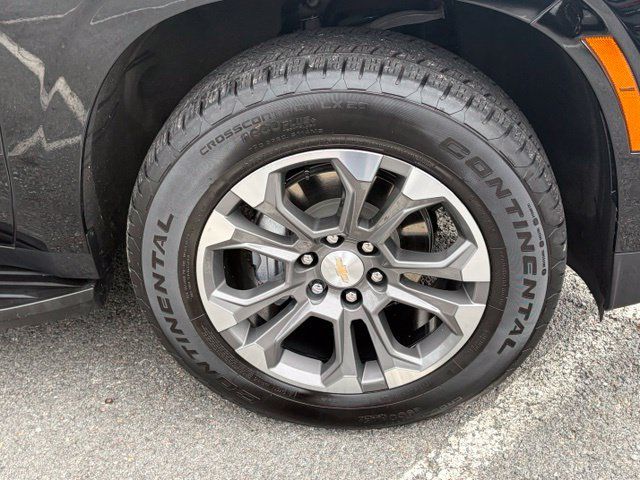Used 2025 Chevrolet Suburban LT w/ Comfort Package AWD/4WD image 11