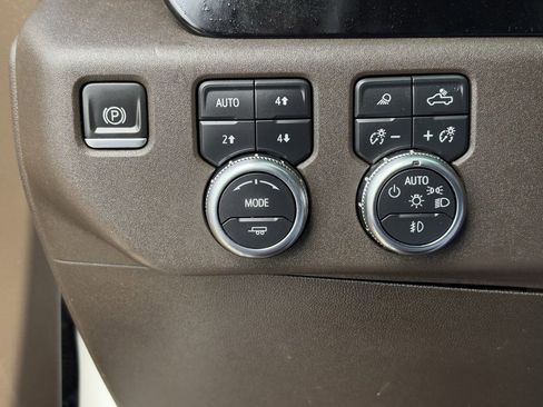 Used 2022 GMC Sierra 1500 SLT w/ SLT Convenience Package AWD/4WD image 25