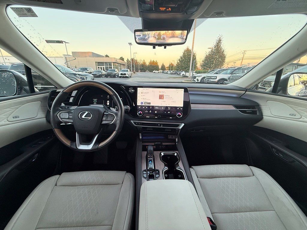 Used 2025 Lexus RX 450h AWD w/ Convenience Package image 2