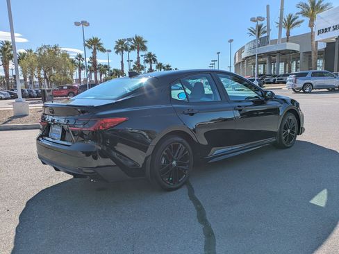 Used 2025 Toyota Camry SE AWD/4WD image 5