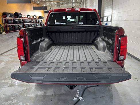 Used 2024 Chevrolet Colorado Z71 w/ Z71 Convenience Package 2 image 19