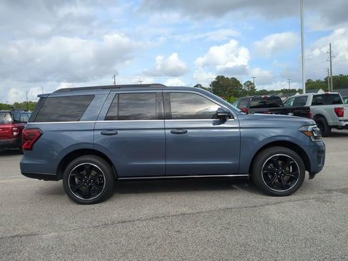 Used 2023 Ford Expedition Limited RWD image 3