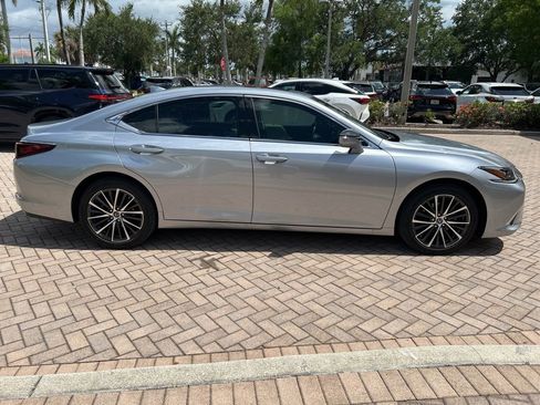Used 2025 Lexus ES 350 w/ Premium Package FWD image 2