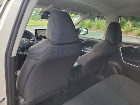 Used 2025 Toyota RAV4 LE AWD/4WD image 13