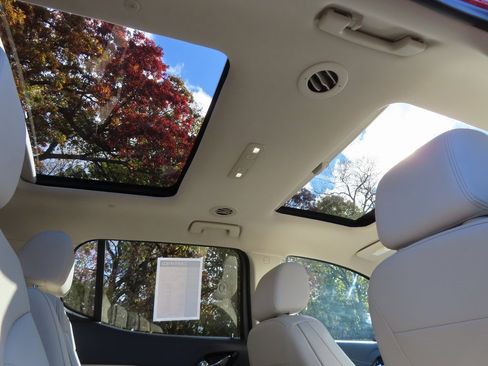 Used 2023 GMC Acadia Denali w/ Denali Ultimate Package image 5