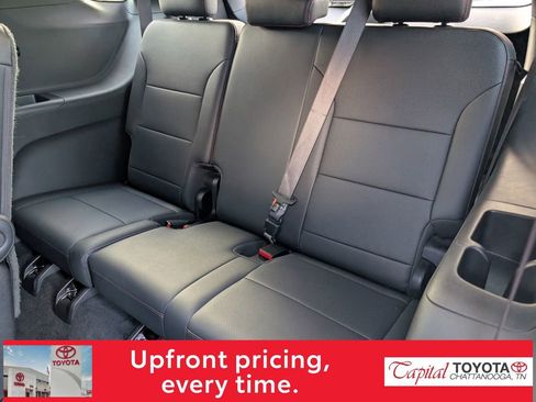 Used 2024 Chevrolet Traverse Z71 w/ Enhanced Driving Package AWD/4WD image 12