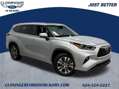 Used 2023 Toyota Highlander XLE image 1