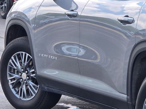 Used 2025 Chevrolet Traverse LT image 16