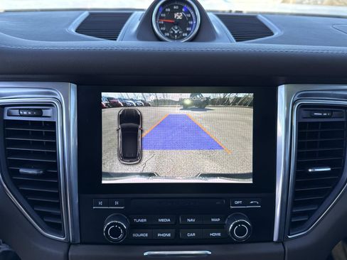 Used 2017 Porsche Macan Turbo image 24