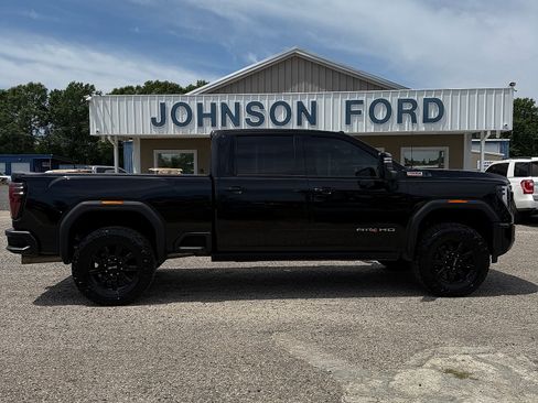 Used 2024 GMC Sierra 2500 AT4 w/ AT4 Premium Plus Package AWD/4WD image 1