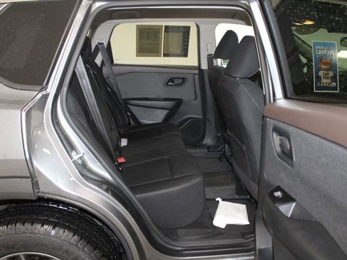 Used 2023 Nissan Rogue S image 29