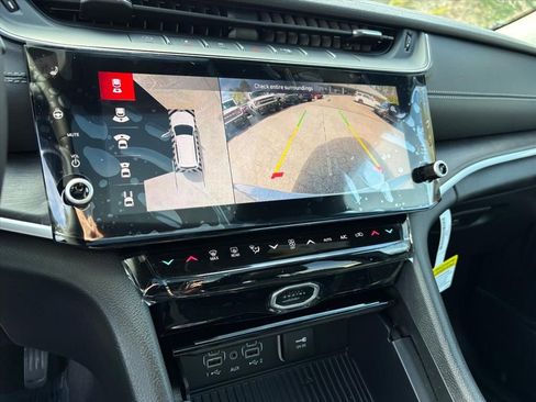 New 2026 Jeep Grand Cherokee Limited w/ Luxury Tech Group II AWD/4WD image 8