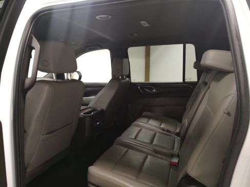 Used 2024 Chevrolet Suburban LT AWD/4WD image 10