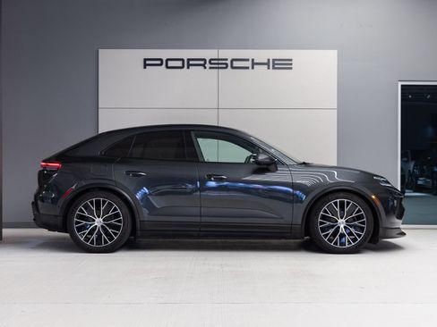 Certified 2025 Porsche Macan Electric RWD image 8