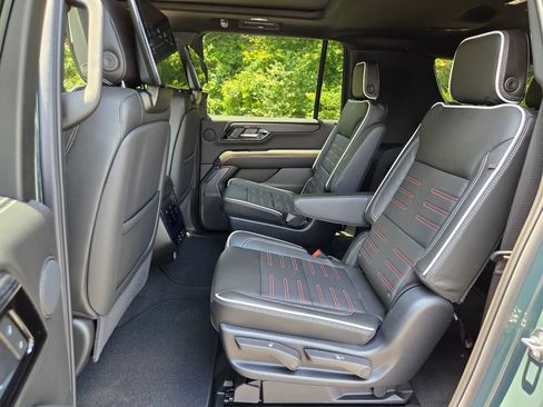 New 2026 GMC Yukon XL AT4 Ultimate AWD/4WD image 16