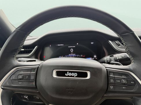 Used 2022 Jeep Grand Cherokee Altitude image 19