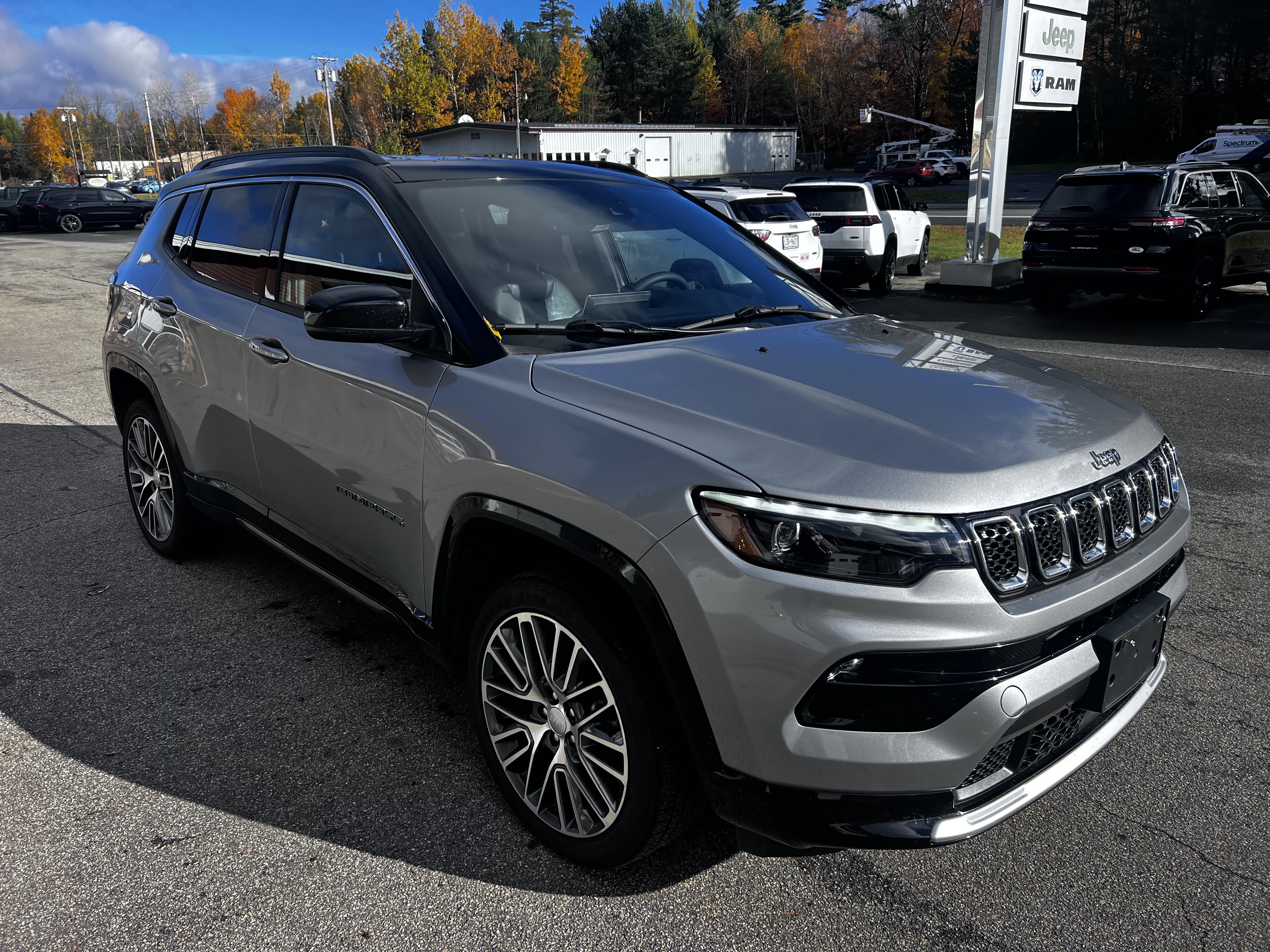 Used 2023 Jeep Compass Limited w/ Elite Group AWD/4WD image 3