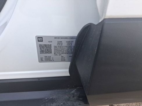Used 2025 Chevrolet Trax LS FWD image 3