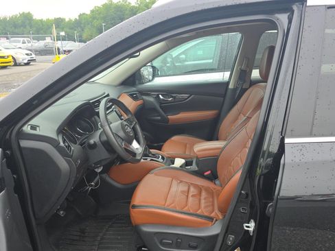 Used 2017 Nissan Rogue SL w/ SL Premium Package AWD/4WD image 6