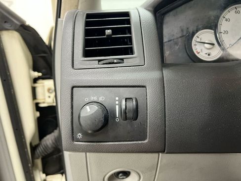 Used 2006 Chrysler 300 RWD image 12