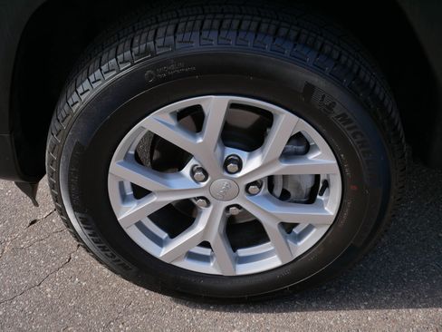 Used 2023 Jeep Grand Cherokee Limited AWD/4WD image 15