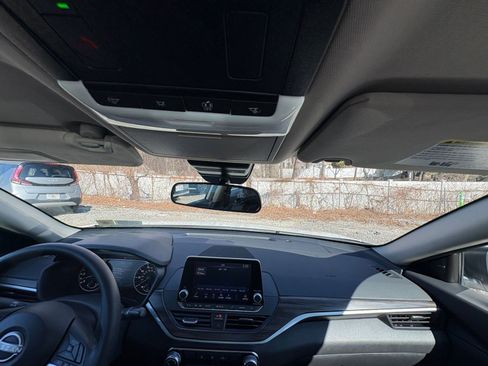 Used 2025 Nissan Altima 2.5 SV image 31