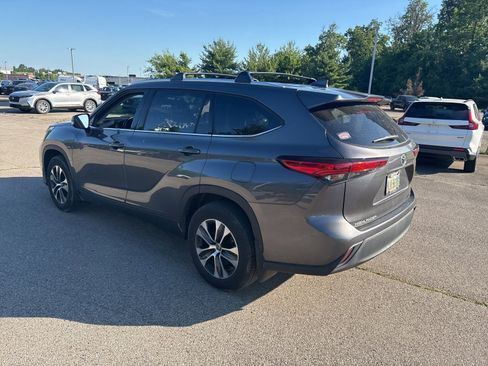 Used 2021 Toyota Highlander XLE FWD image 8