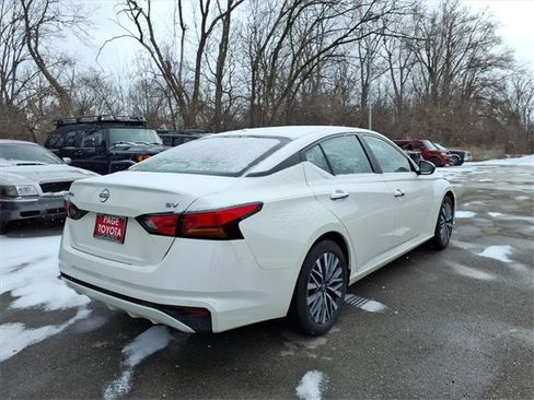 Used 2024 Nissan Altima 2.5 SV image 7