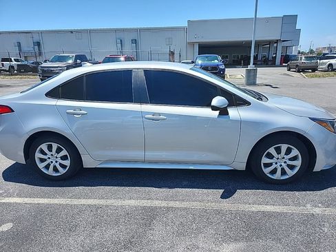 Used 2022 Toyota Corolla LE FWD image 4