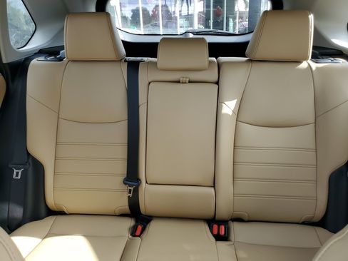 Used 2025 Toyota RAV4 XLE Premium image 38