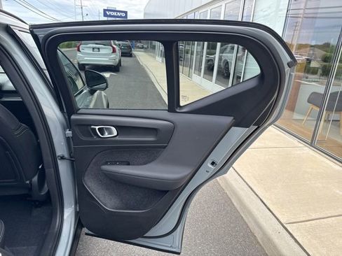 Certified 2025 Volvo XC40 B5 Plus AWD/4WD image 12