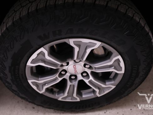 Used 2022 GMC Sierra 1500 SLT w/ X31 Off-Road Package image 31