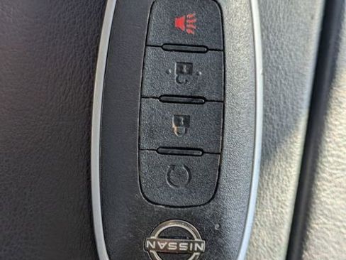 Used 2023 Nissan Rogue SV FWD image 31