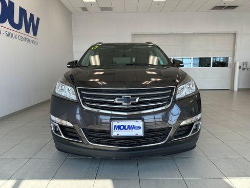 Used 2017 Chevrolet Traverse LT w/ Graphite Special Edition AWD/4WD image 3