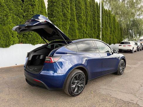 Used 2022 Tesla Model Y Long Range AWD/4WD image 9