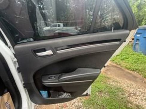 Used 2019 Chrysler 300 S RWD image 7