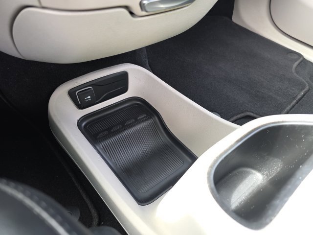 Used 2023 Chrysler Pacifica Touring-L FWD image 26