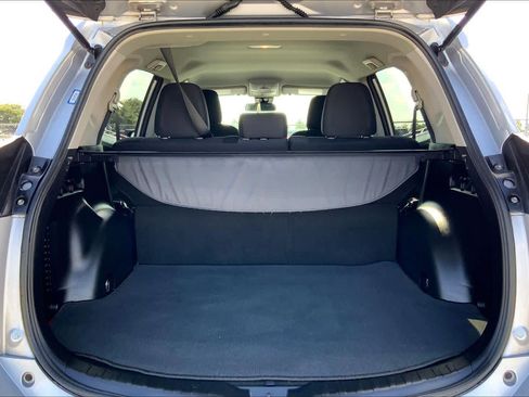 Used 2017 Toyota RAV4 LE FWD image 34
