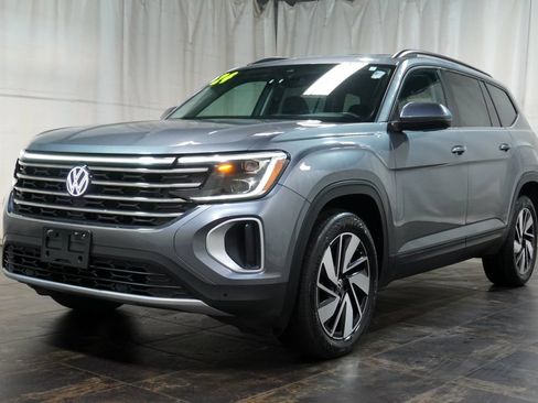 Used 2024 Volkswagen Atlas SE AWD/4WD image 2