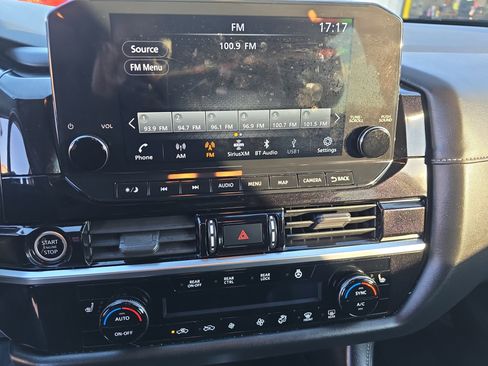 Used 2022 Nissan Pathfinder SL w/ SL Black Package image 22