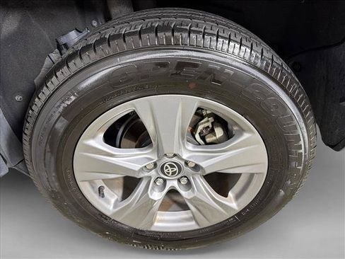 Used 2025 Toyota RAV4 XLE FWD image 19